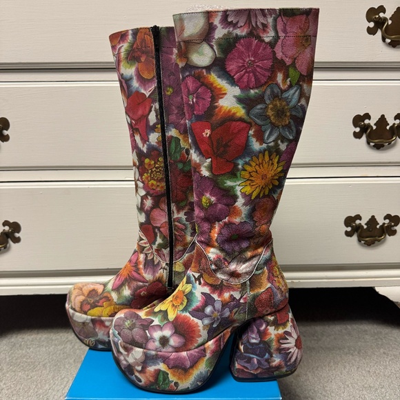 Superfly Strut Tall Platform Boots - Picture 3 of 5